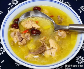 怎样清炖鸡汤好喝又不腥炖鸡汤鸡肉要不要焯水？教你3招肉嫩汤鲜不腥金黄油亮不黑